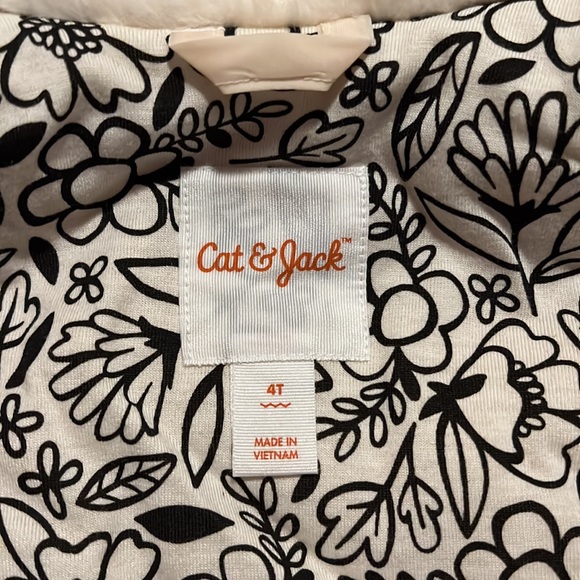 COPY - Toddler girls vibrant yellow coat with three buttons and white collar - Picture 3 of 3